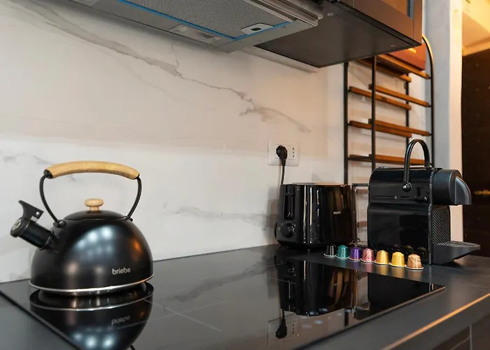 Romanticrome, Elegant In Trastevere District